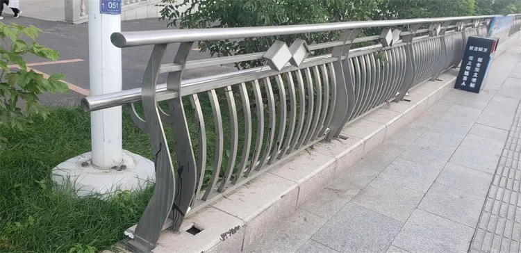 人行道栏杆需求增长乏力